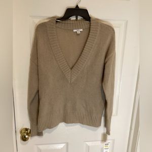 Bar 111 womens sweater, Size M, deep V neck, tan, rib knit all around